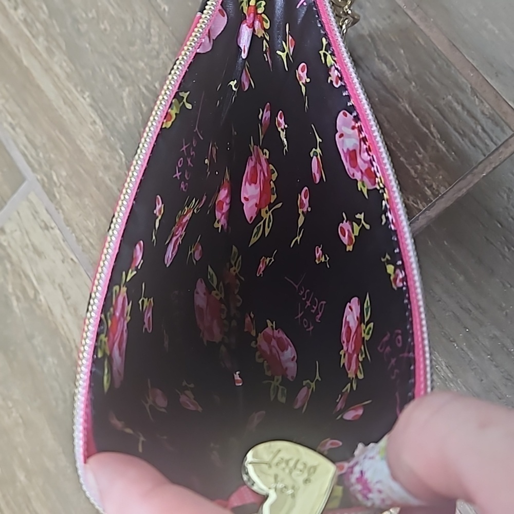Betsey Johnson Wristlet Accessories Bag - Picture 7 of 9